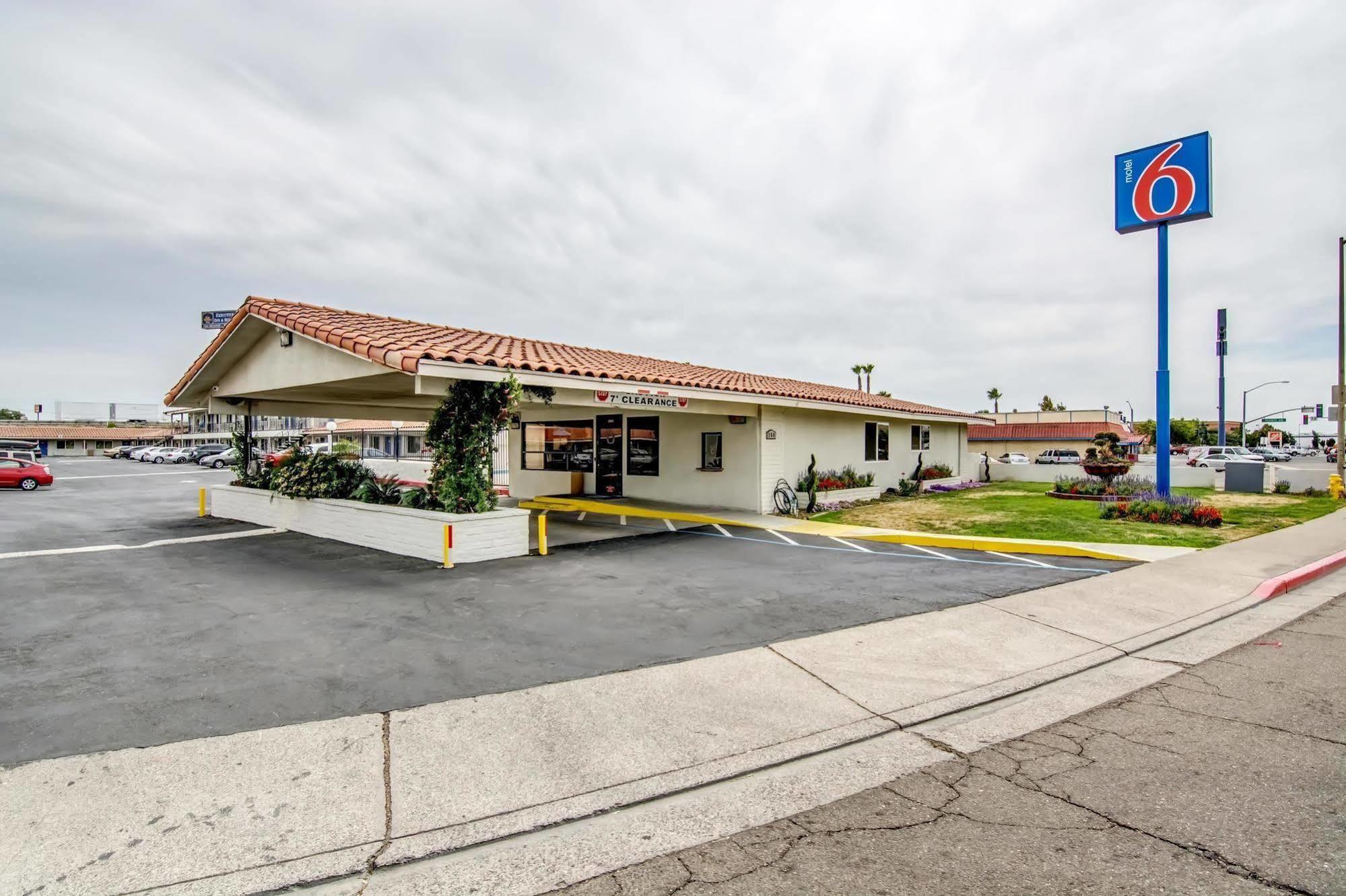 Motel 6 Manteca Exterior foto